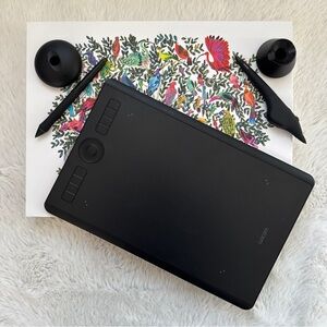 Wacom Intuos Pro with all accessories & extra airbrush pen!